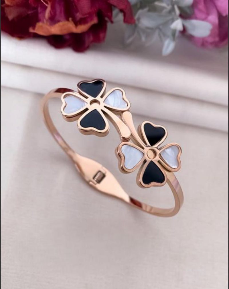 Chic Clasp - Image 18