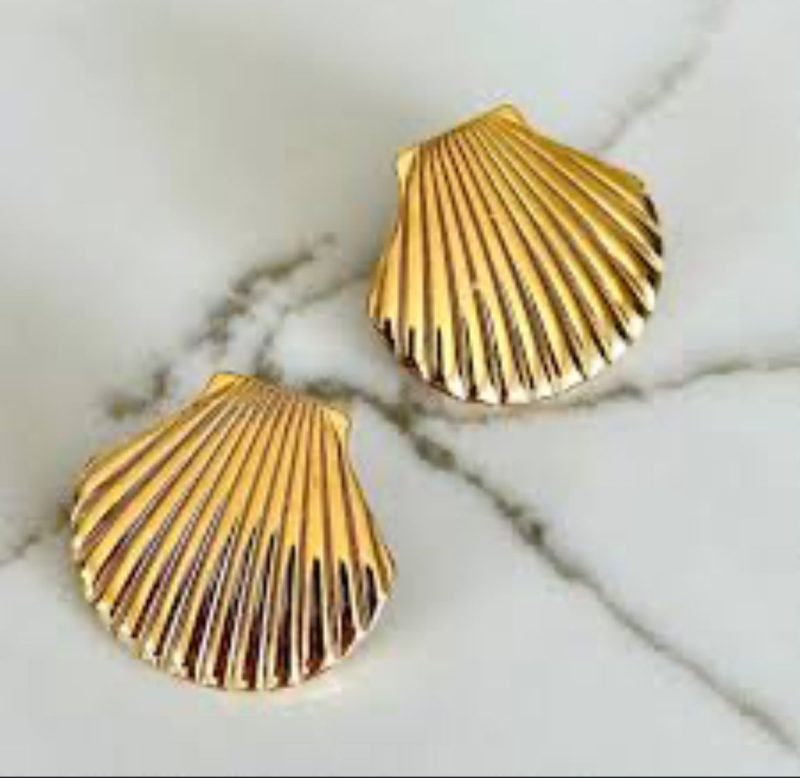 Golden Shell Stud Earring