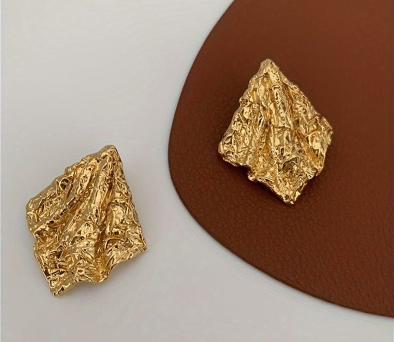Golden Crushed Shell Stud Earring - Image 3
