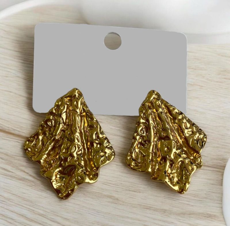 Golden Crushed Shell Stud Earring - Image 4