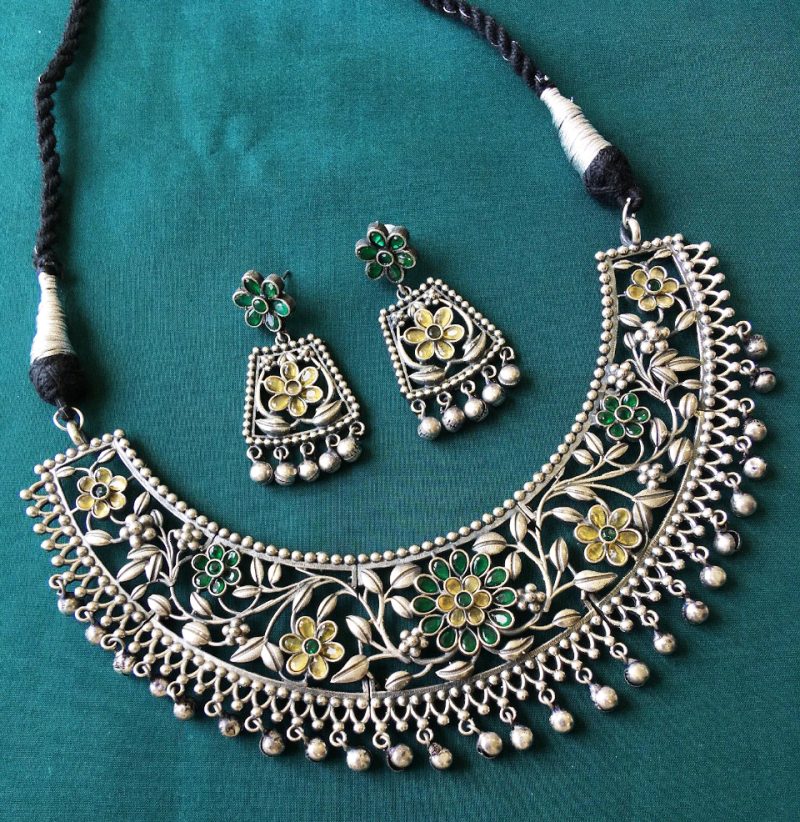 Silver Green Brass Hasli Necklace Set - Image 3