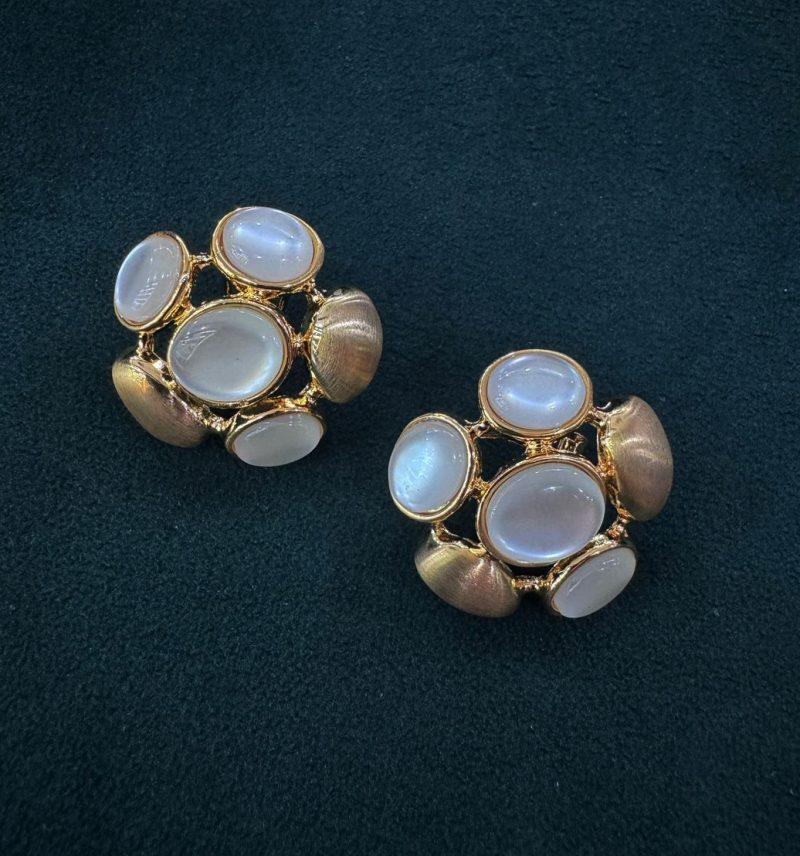 Golden White Round Flower Stud Earring - Image 5