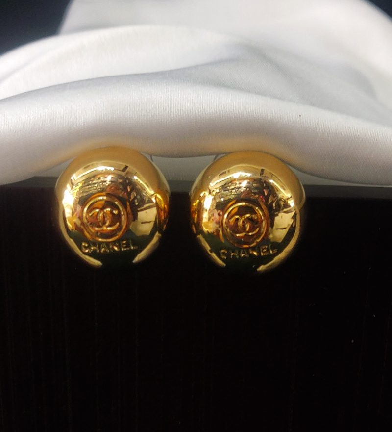 Golden Round Stud - Image 2