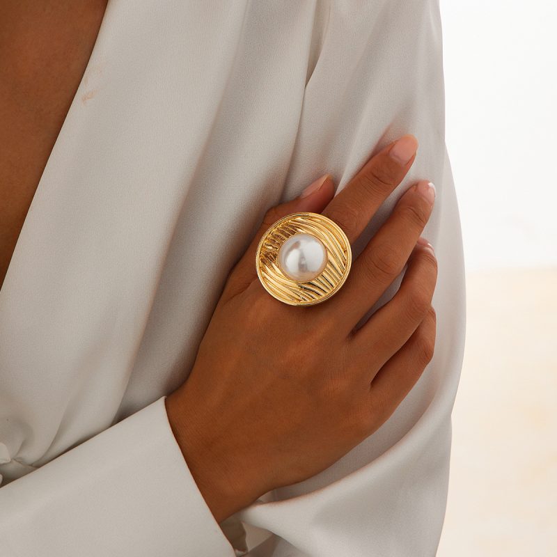 Big Golden Round Mid Pearl Finger Ring