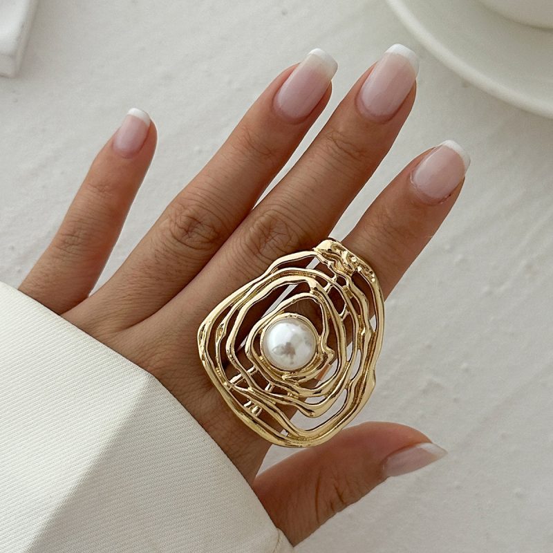 Big Golden Web Mid Pearl Finger Ring - Image 3