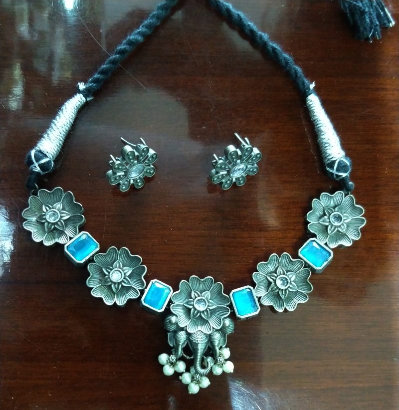 SkyBlue Navi Flower Choker