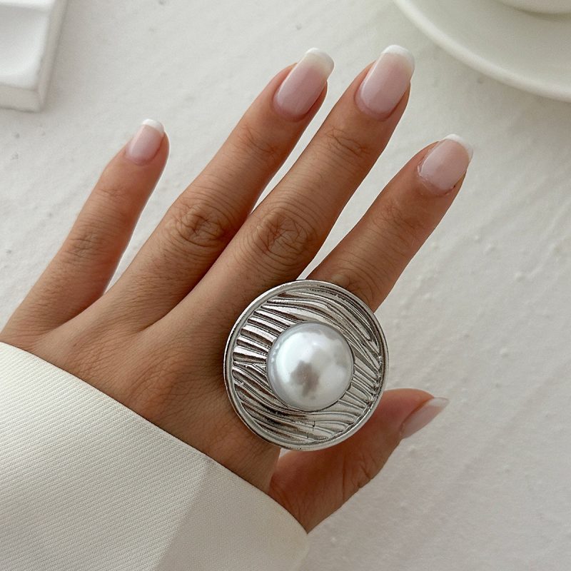 Big Silver Round Mid Pearl Finger Ring