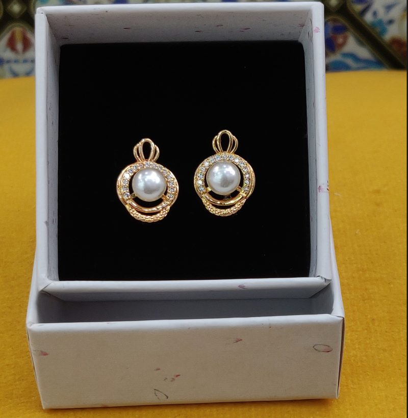 Golden Aza Stud Earring