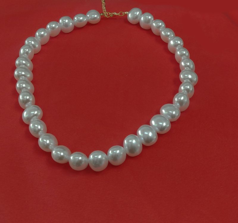White Sophia Pearl Neckpiece - Image 2