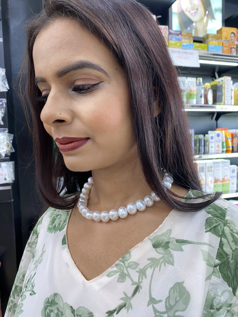 White Sophia Pearl Neckpiece - Image 3