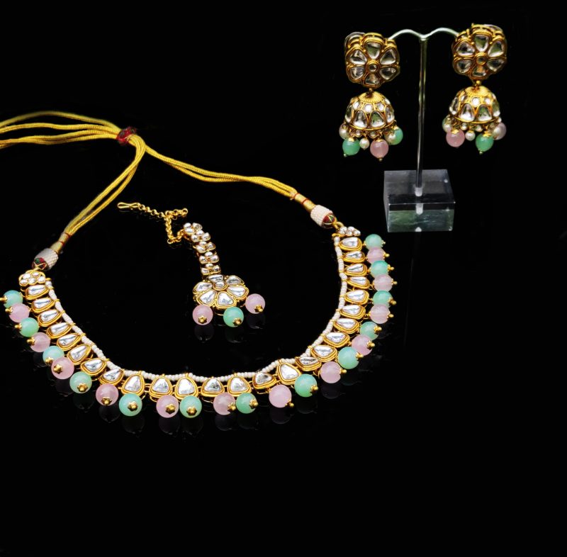 Pastel Pink Green Saanvi Kundan Choker Combo Set - Image 2