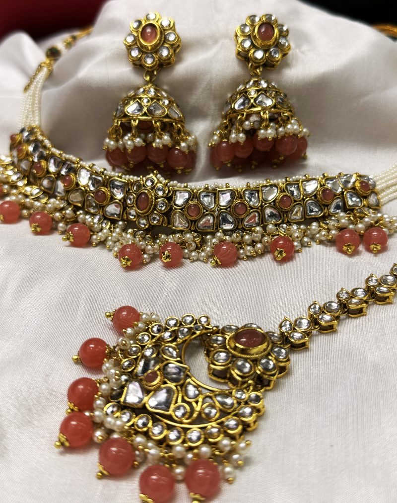 Coral Golden Vanya Kundan Combo Set - Image 5