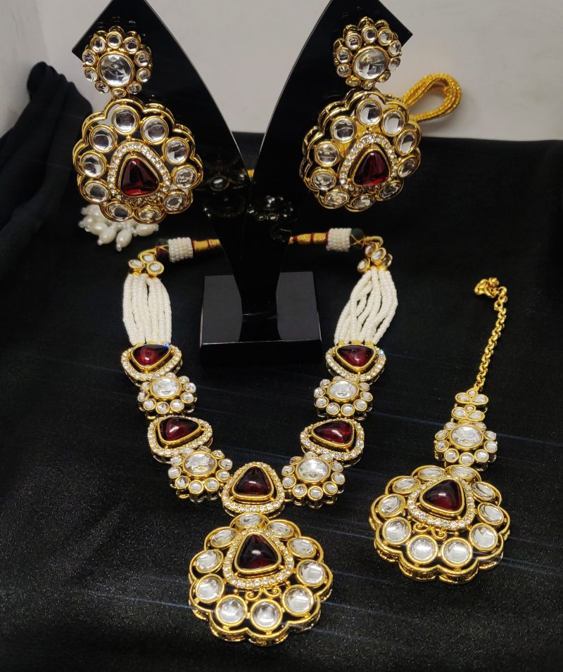 Golden Marron Kundan Collar Necklace with Earrings & Mangtikka