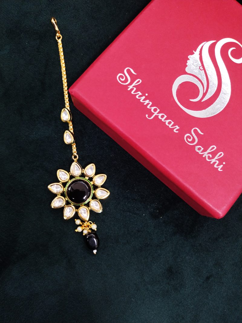 Black Kundan Tulika Maang Tikka